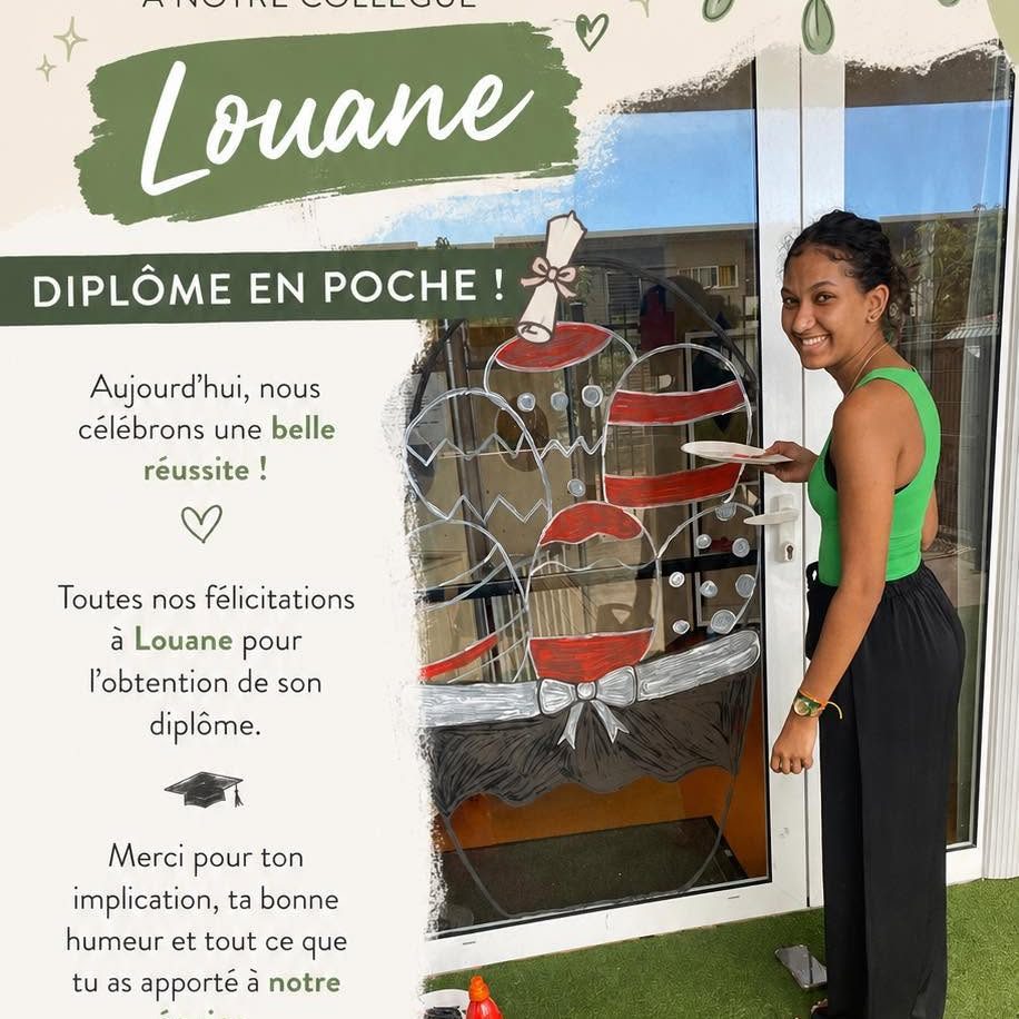 Louane, membre de l'équipe, fête l'obtention de son diplôme
